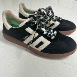 Black and White Sneakers with Gum Sole